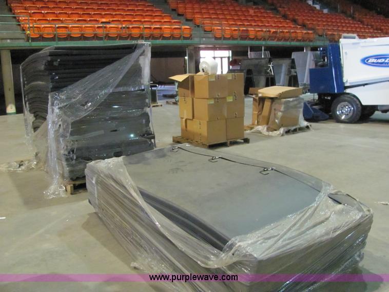 image for item 6441 Regulation ice hockey arena