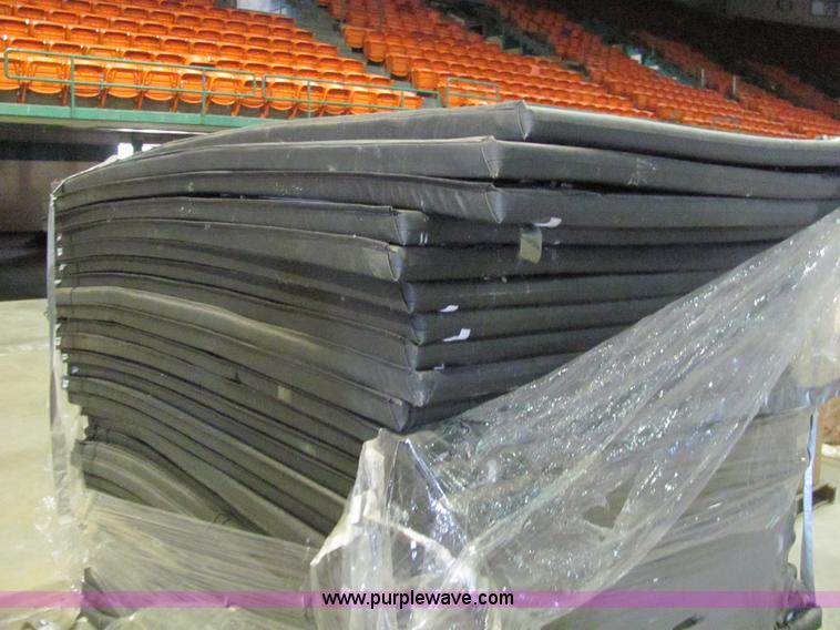 image for item 6441 Regulation ice hockey arena