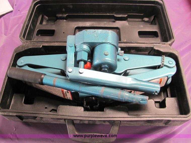 image for item 6498 (2) jacks