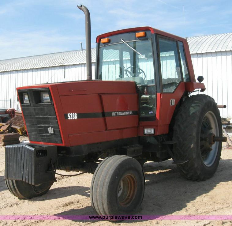 image for item 6796 1985 International 5288 tractor