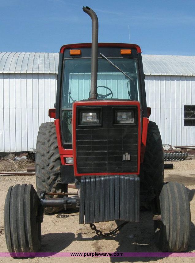 image for item 6796 1985 International 5288 tractor