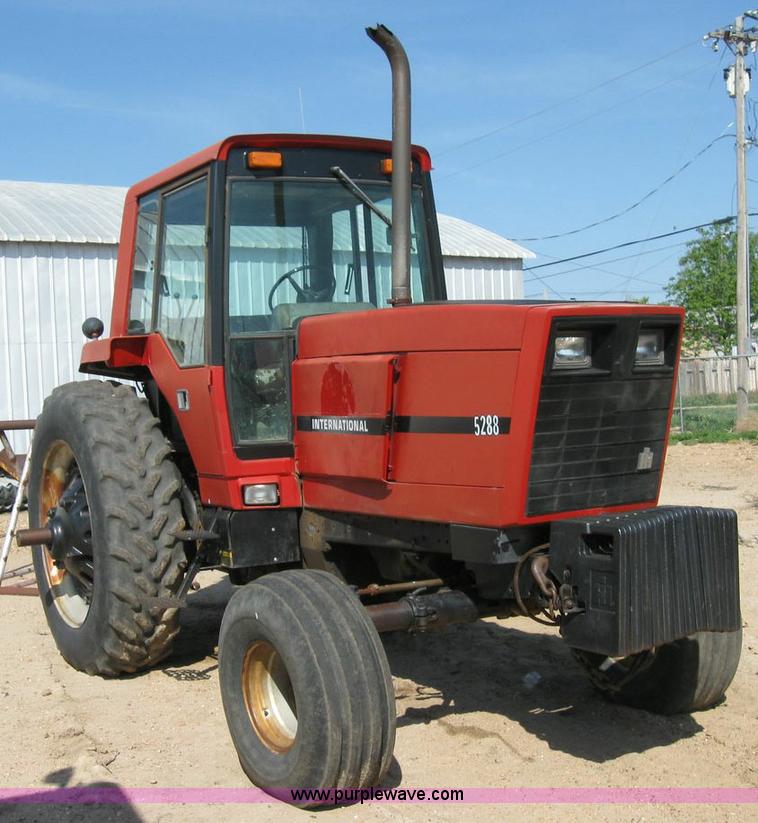 image for item 6796 1985 International 5288 tractor
