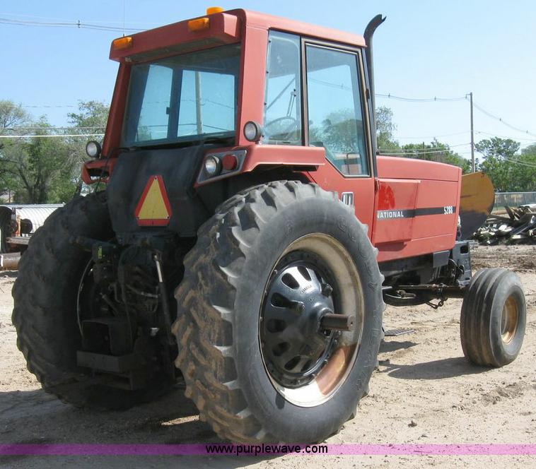 image for item 6796 1985 International 5288 tractor