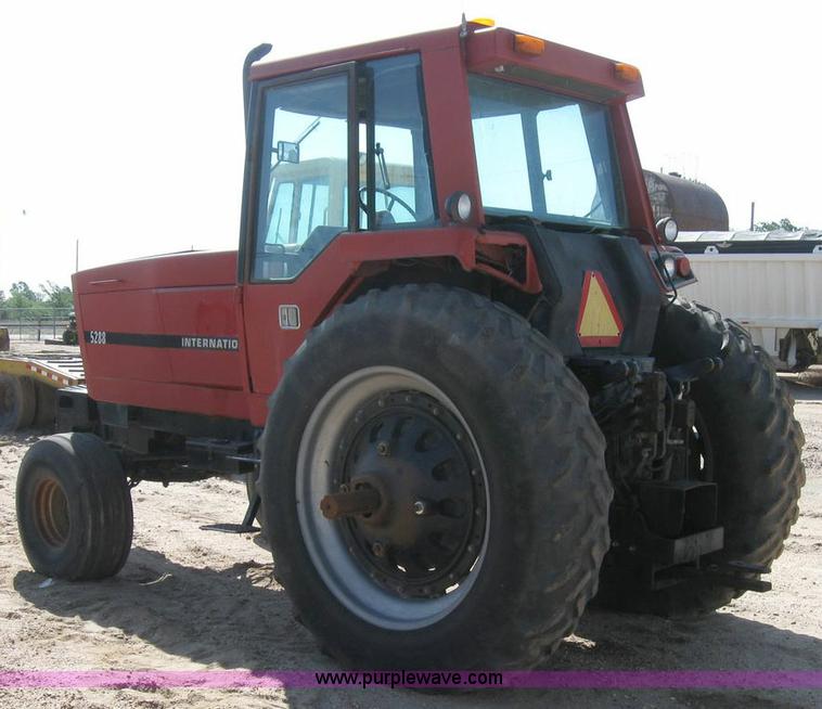 image for item 6796 1985 International 5288 tractor