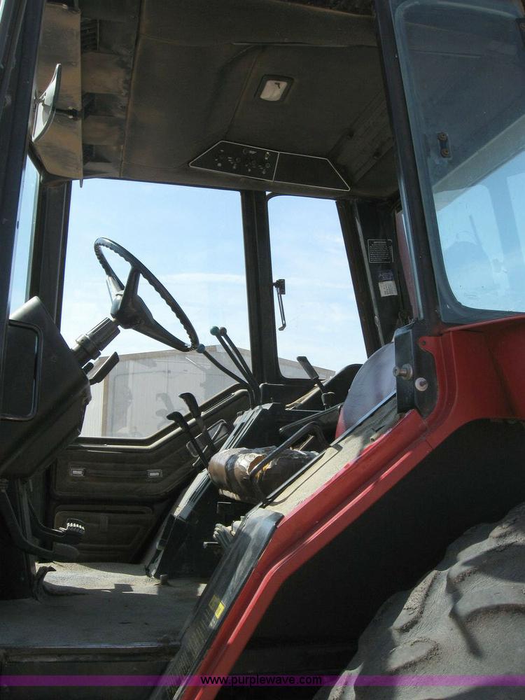 image for item 6796 1985 International 5288 tractor