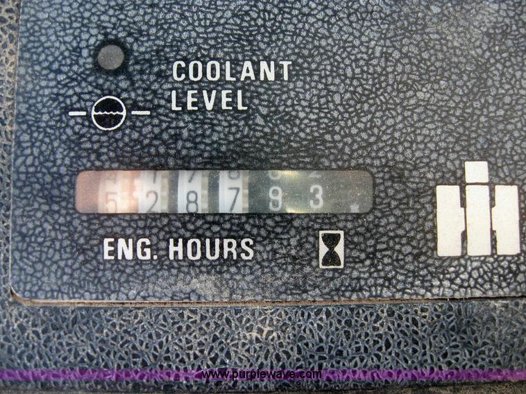 image for item 6796 1985 International 5288 tractor