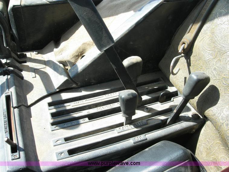 image for item 6796 1985 International 5288 tractor