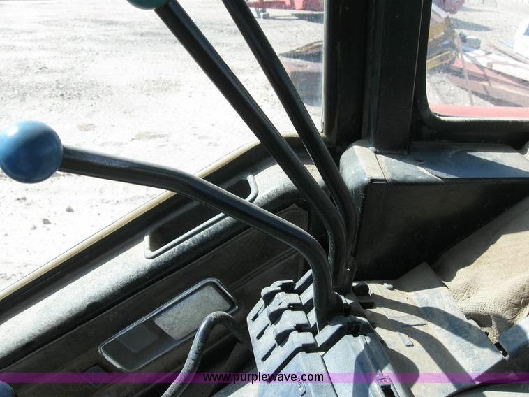 image for item 6796 1985 International 5288 tractor