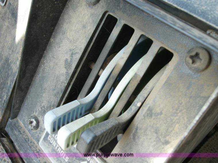 image for item 6796 1985 International 5288 tractor