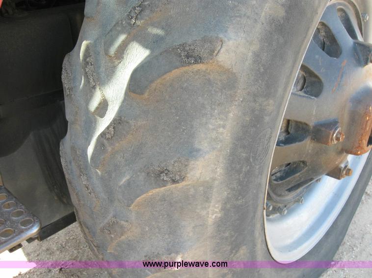 image for item 6796 1985 International 5288 tractor