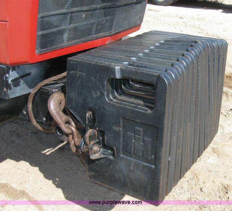 image for item 6796 1985 International 5288 tractor