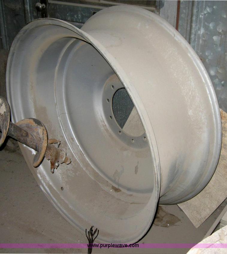 image for item 6796 1985 International 5288 tractor