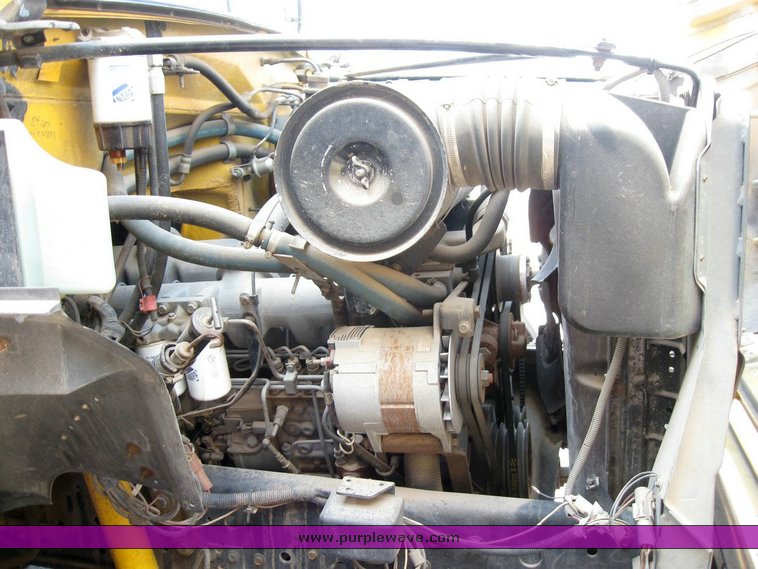 image for item 6819 1989 Ford 71 passenger bus