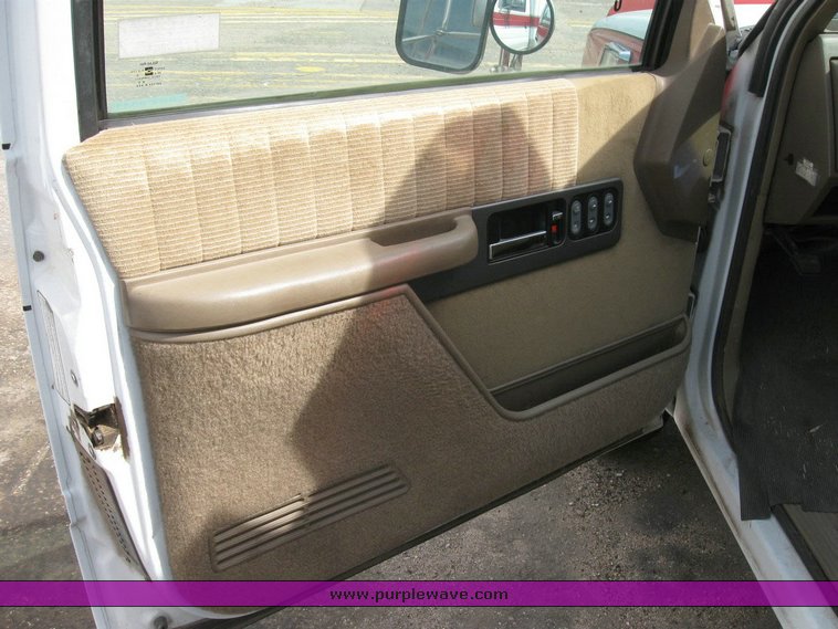 image for item 6820 1993 Chevrolet K3500 ambulance