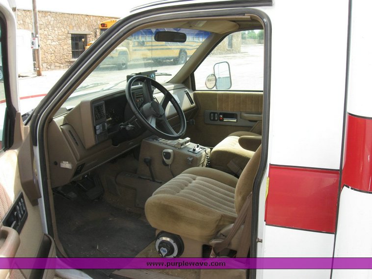 image for item 6820 1993 Chevrolet K3500 ambulance