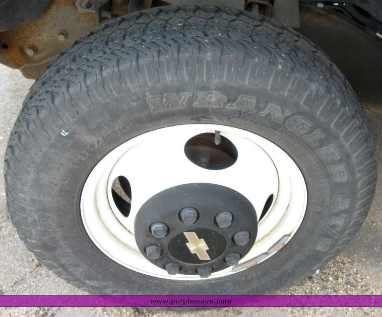 image for item 6820 1993 Chevrolet K3500 ambulance