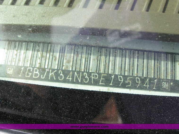 image for item 6820 1993 Chevrolet K3500 ambulance