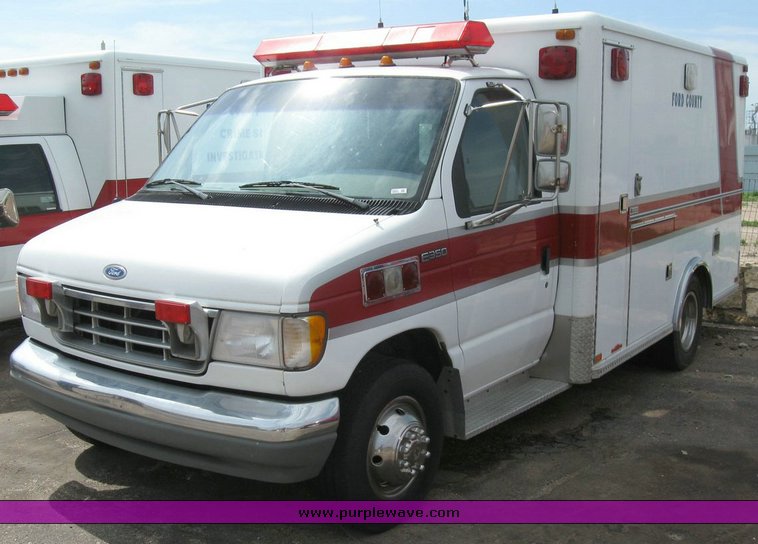 image for item 6821 1992 Ford E-350 ambulance