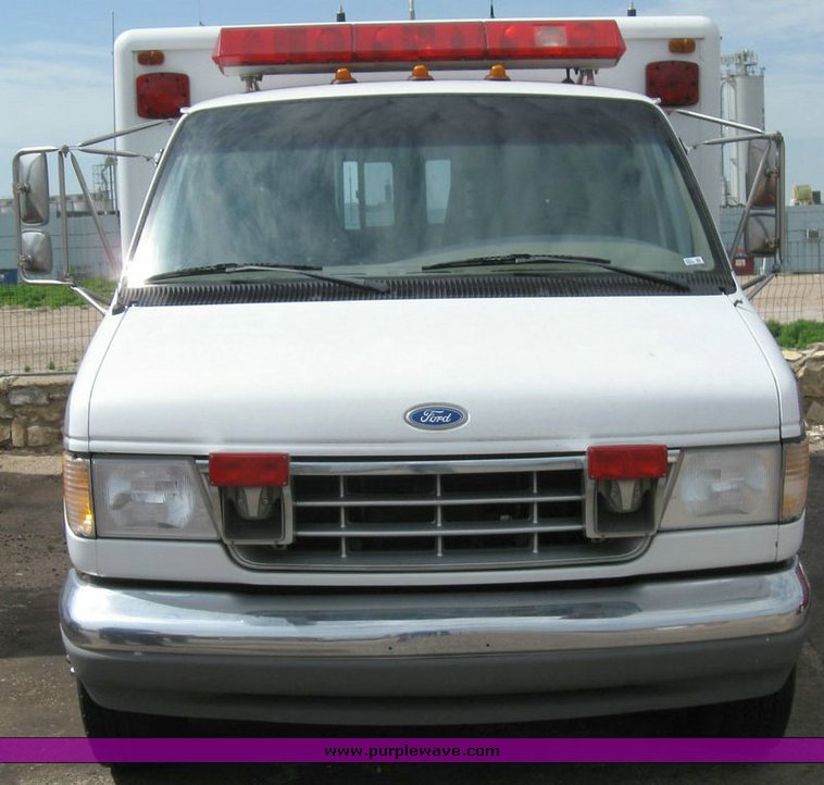 image for item 6821 1992 Ford E-350 ambulance
