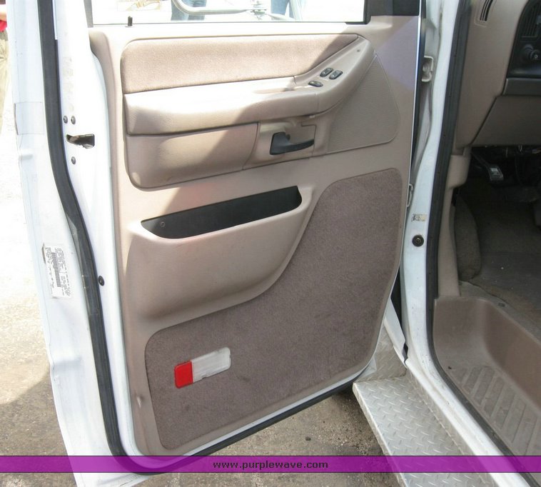 image for item 6821 1992 Ford E-350 ambulance