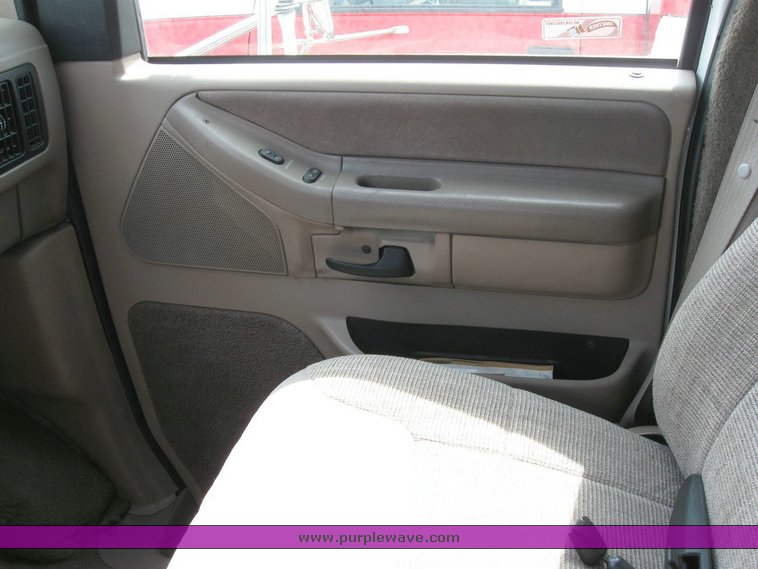 image for item 6821 1992 Ford E-350 ambulance