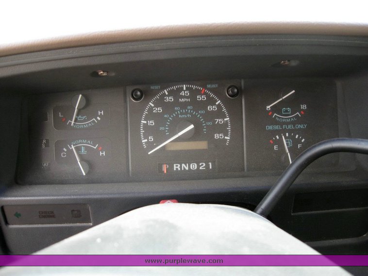 image for item 6821 1992 Ford E-350 ambulance