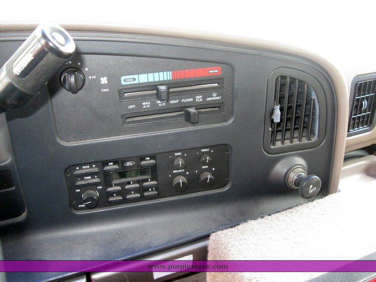 image for item 6821 1992 Ford E-350 ambulance