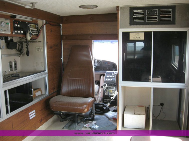 image for item 6821 1992 Ford E-350 ambulance