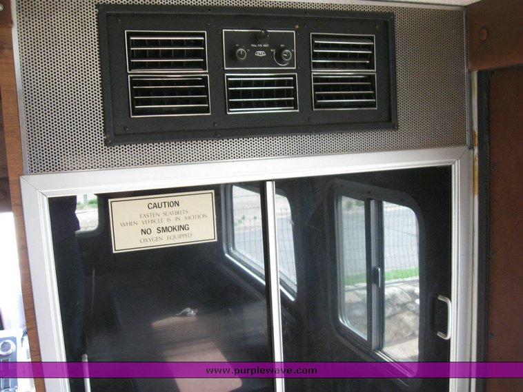 image for item 6821 1992 Ford E-350 ambulance