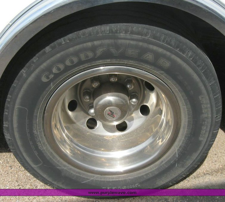 image for item 6821 1992 Ford E-350 ambulance