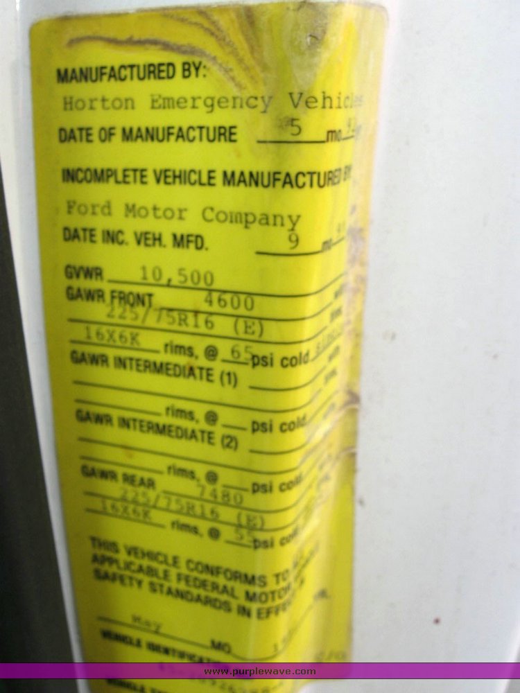 image for item 6821 1992 Ford E-350 ambulance