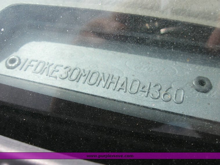 image for item 6821 1992 Ford E-350 ambulance