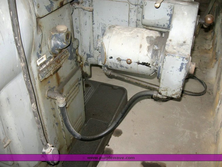 image for item 6825 Brown and Sharpe milling machine