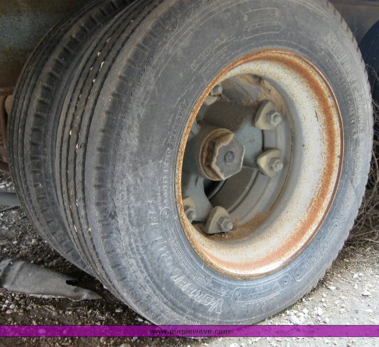 image for item 6831 1990 Trail King TK32-2000 tandem axle trailer