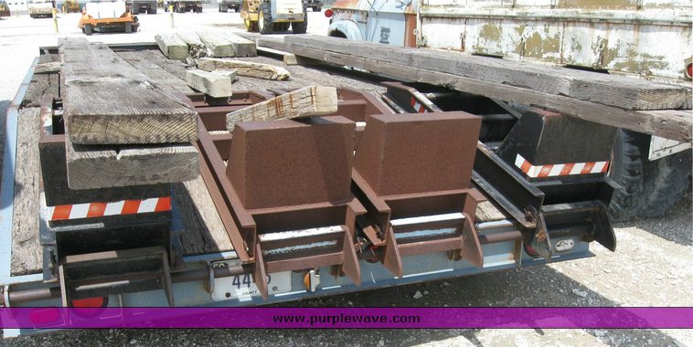 image for item 6831 1990 Trail King TK32-2000 tandem axle trailer