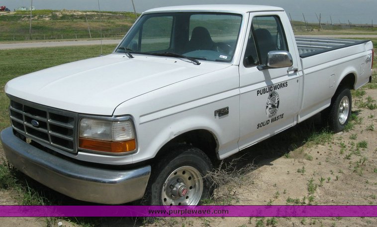 image for item 6832 1996 Ford F-150 XL