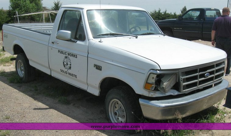 image for item 6832 1996 Ford F-150 XL