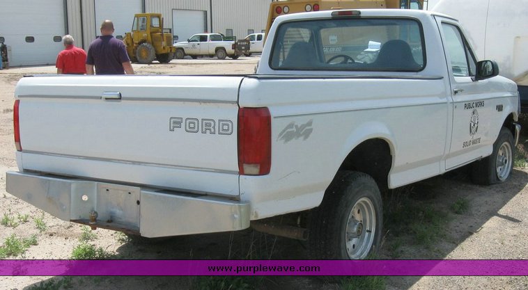 image for item 6832 1996 Ford F-150 XL