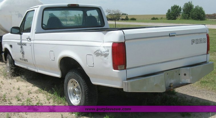 image for item 6832 1996 Ford F-150 XL