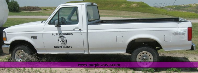 image for item 6832 1996 Ford F-150 XL