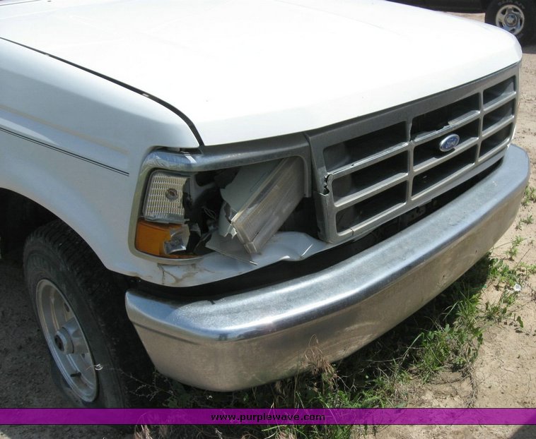 image for item 6832 1996 Ford F-150 XL