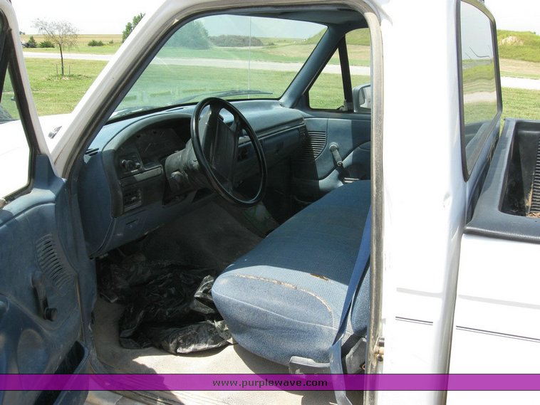 image for item 6832 1996 Ford F-150 XL