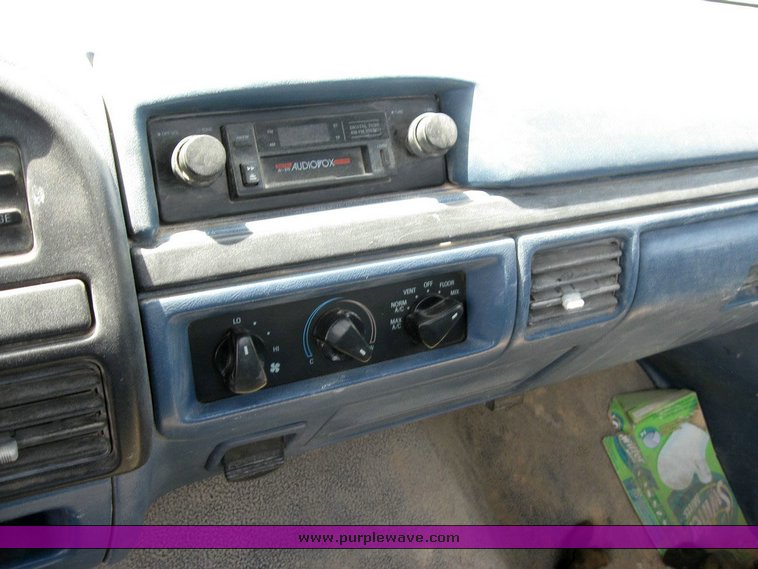 image for item 6832 1996 Ford F-150 XL