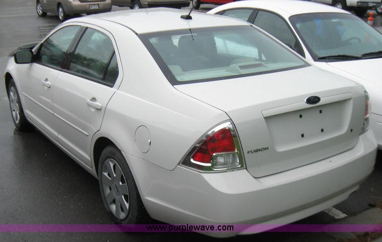 image for item 7251 2008 Ford Fusion S