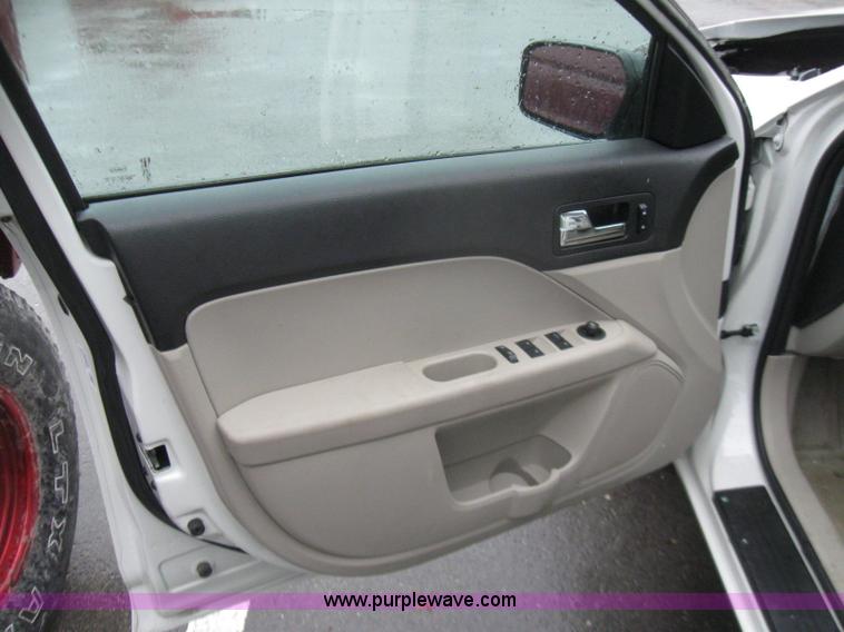 image for item 7251 2008 Ford Fusion S