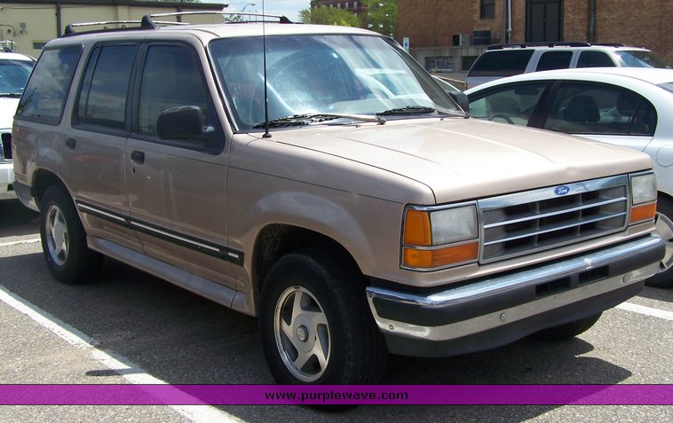 image for item 8493 1994 Ford Explorer