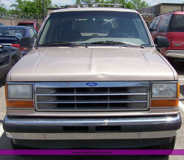 image for item 8493 1994 Ford Explorer