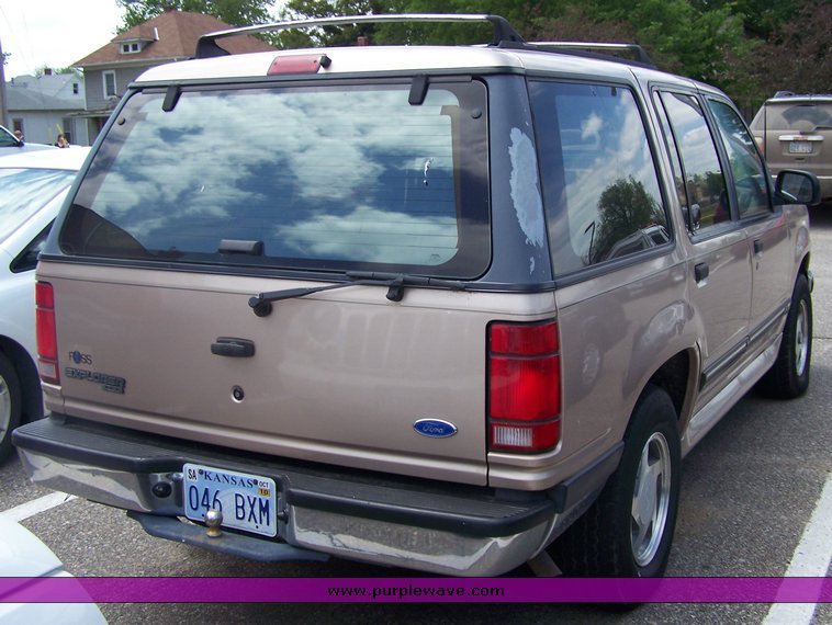 image for item 8493 1994 Ford Explorer