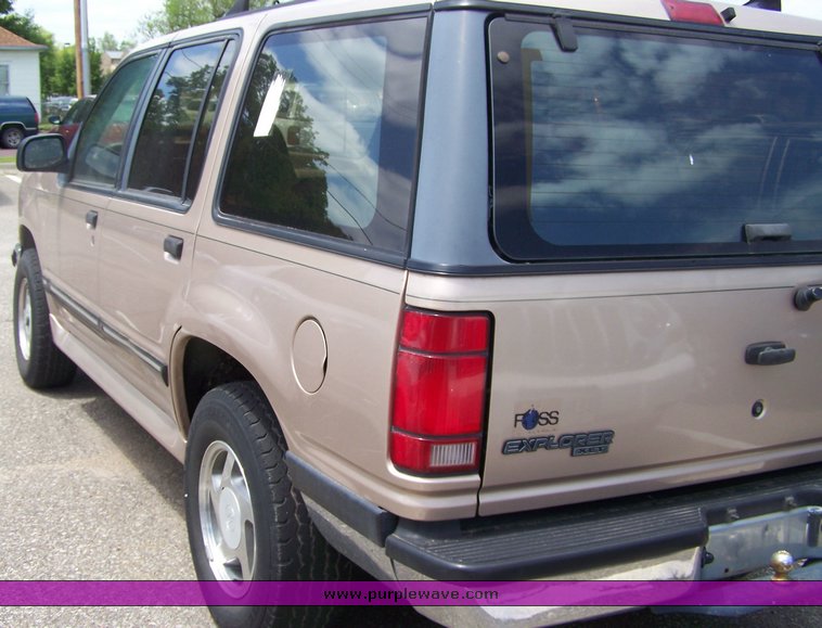 image for item 8493 1994 Ford Explorer
