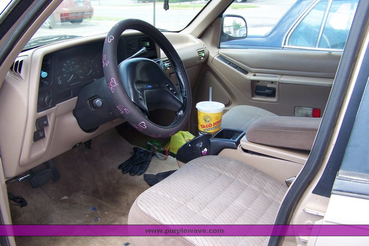 image for item 8493 1994 Ford Explorer